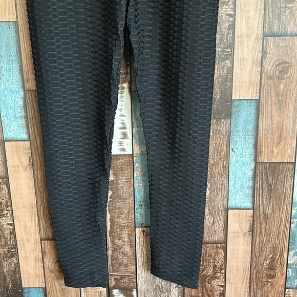 Small black stretchy tick tok leggings - Picture 3 of 11